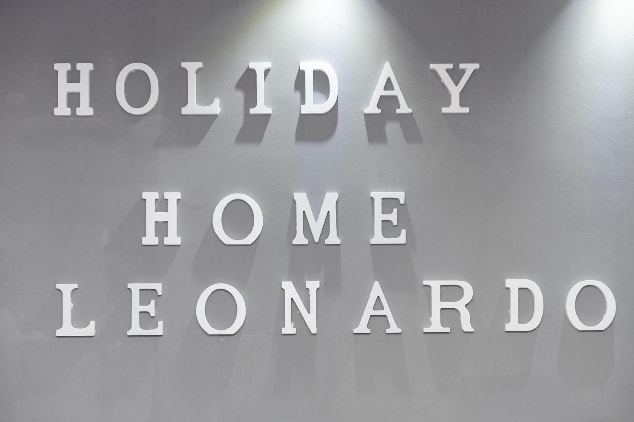 Holiday Leonardo